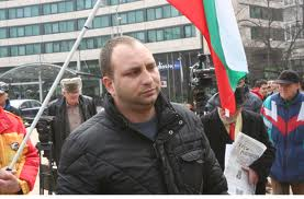 водещ протестите оставка монополите господстват