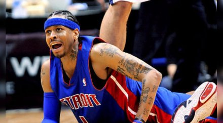 алън айверсън играе арена армеец