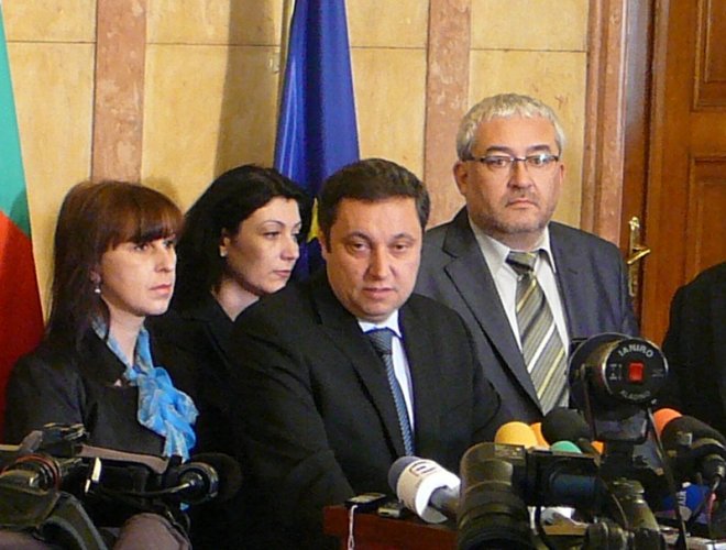 Вижте шестимата депутати, гласували против оставката на Борисов