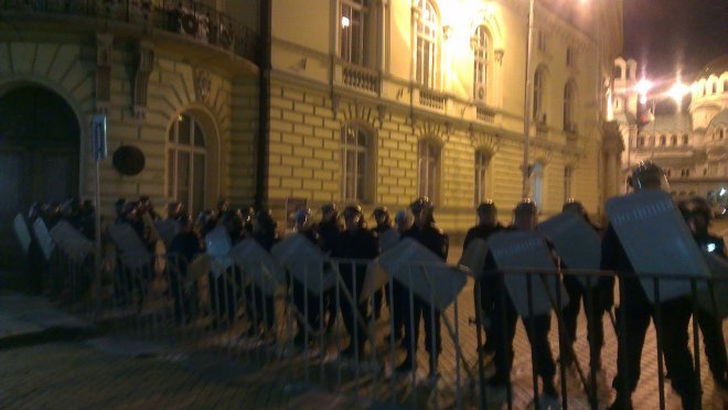 Протестиращите в София: Не искаме служебен кабинет и избори!