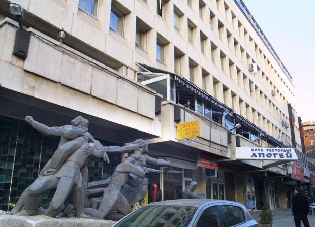 Tрима протестират пред Позитано