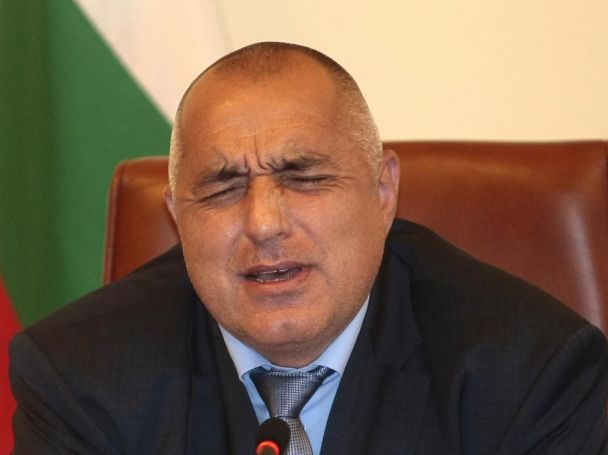 Депутатите поглъщат евтини сандвичи като за последно