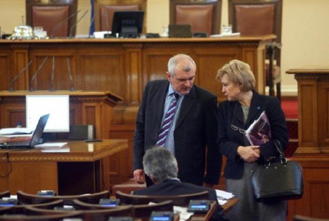 ГЕРБ опозориха окончателно парламента – провалиха парламентарния контрол