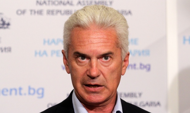 Сидеров: Протестите трябва да се насочат срещу президента