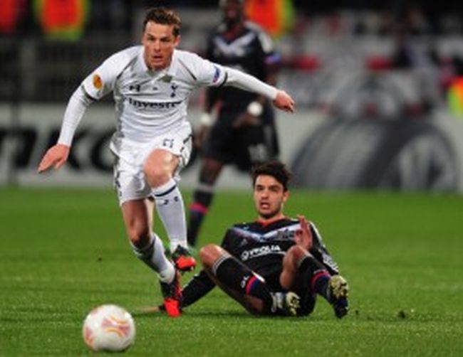 Тотнъм отстрани Лион в последната минута