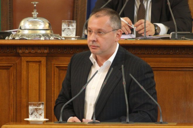 Станишев зове служебния кабинет да разследва далаверите на ГЕРБ