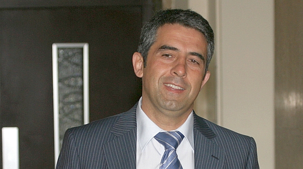 Парламентът гласува оставката, на обяд президентът обявява следващите стъпки