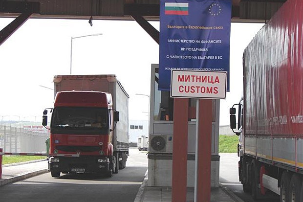Легия Антимафия: Митниците пропускат камиони с контрабандна стока като за последно