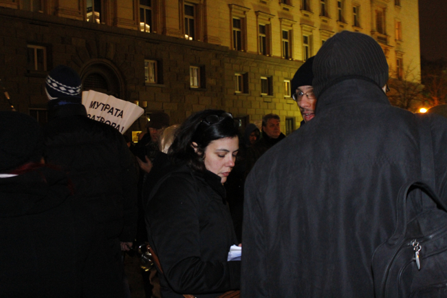 Репортерка от Ел Паис лети на пожар за протестите в София