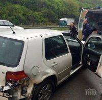 Пиян шофьор с млада девойка в колата предизвика две катастрофи 