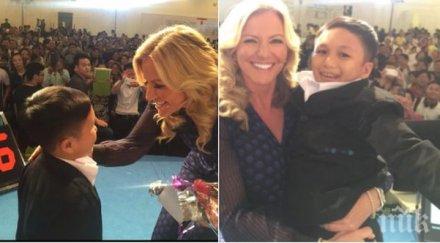 баронеса понесе ръце възрастен виетнамец взела дете