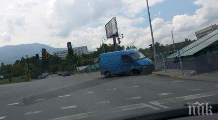 сигнал пик бизнес парка две коли сблъскаха зверски снимки