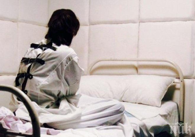 Екшън! Луд се барикадира в дома си, хвърля камъни, стъкла и тигани по всичко живо 