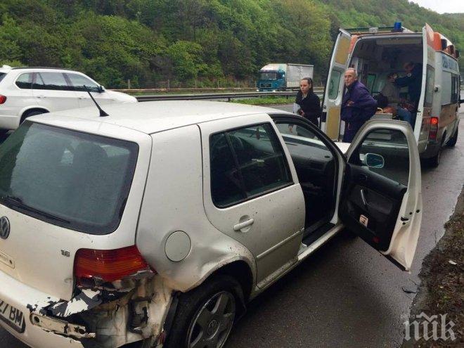 ПИК TV: Пиян шофьор с млада девойка в колата предизвика две катастрофи