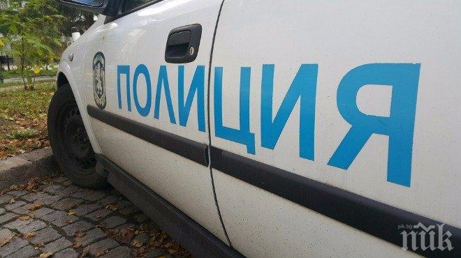 Резил за пагона! Ченгета се млатиха като хамали по време на служба