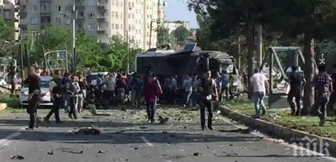 Eксклузивно! Кола-бомба избухна в Диарбекир, 15 полицаи са пострадали (СНИМКА)