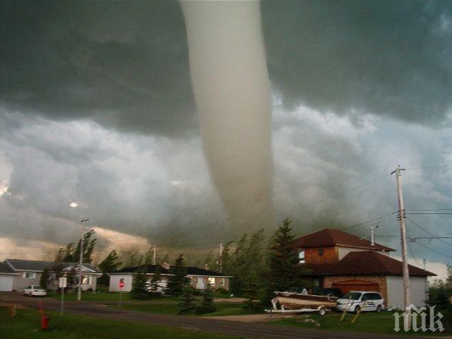 Две жертви и разрушения при серия торнада в Оклахома