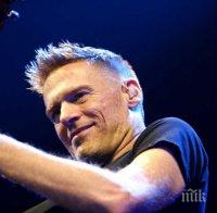 Брайън Адамс с личен поздрав от U2 преди концерта му в София
