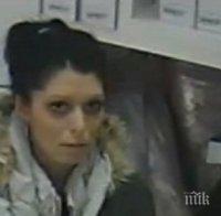 Познавате ли тези крадли? Нагло ограбиха продавачка във Велико Търново (СНИМКИ)