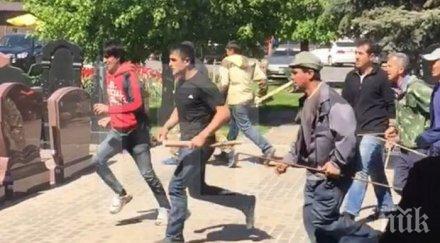 ексклузивно пик див екшън москва 500 души бият стрелят гробище видео