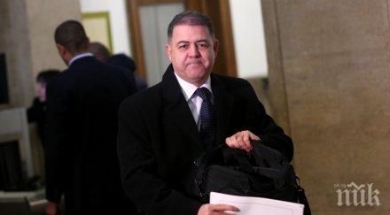 извънредно привикаха военния министър прокуратурата