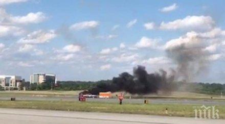 ужас време авиошоу самолет разцепи две пилотът загина видео