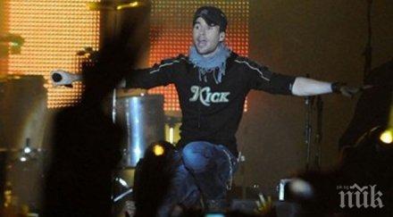 пловдивчанин разплака арена армеец предложи брак любимата концерта енрике снимки