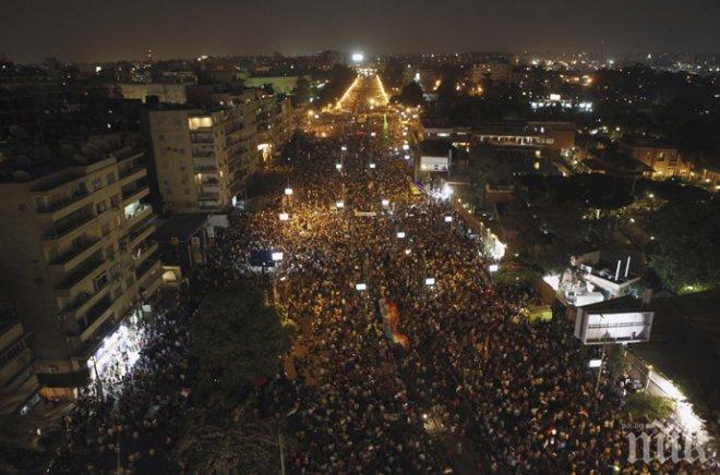 Затвор за египетски активисти, участвали в улични протести