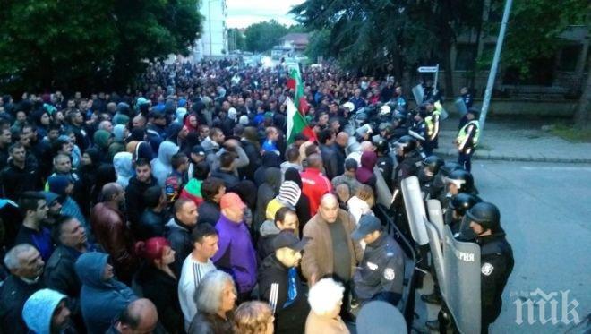 Двама 17-годишни отнесоха присъди за раняване на полицаи в Раднево