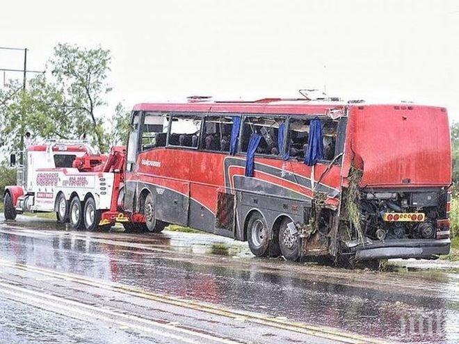 Зверска катастрофа с автобус отне осем живота