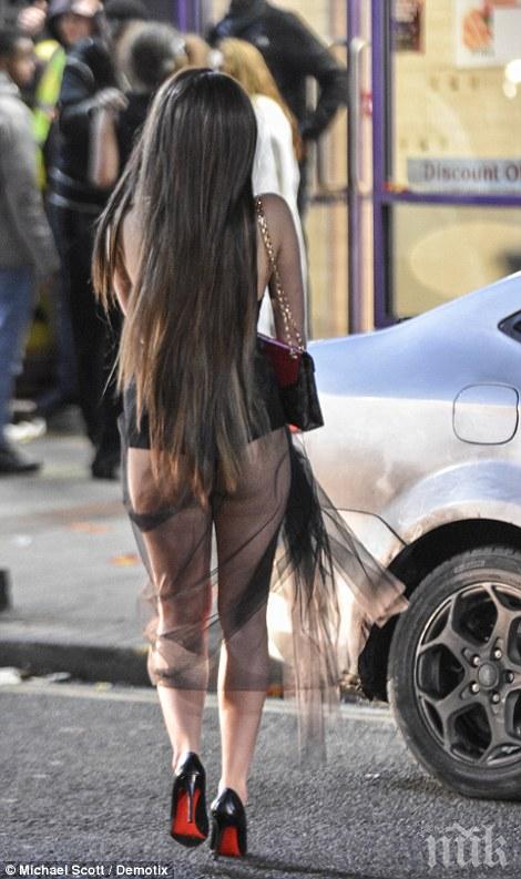 Британският парламент ще обсъди петиция относно „дрес-кода“ за жените
