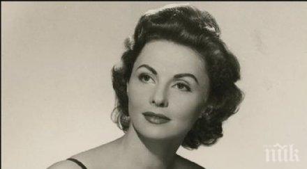 почина последната жива актриса класическия филм казабланка