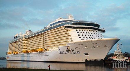 царя моретата акостира пирея