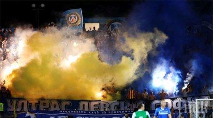 футболни хулигани раниха полицаи двама болница