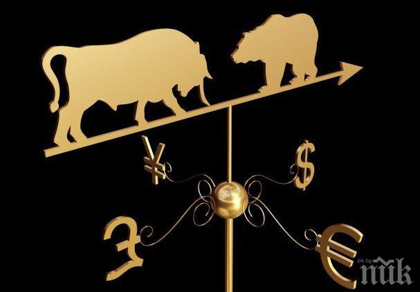 Паундът поевтинява, притиснат от лоши икономически данни