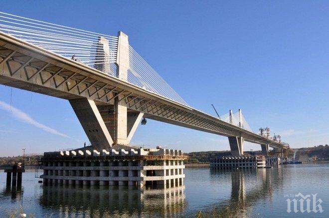 Тираджии направиха петкилометрова тапа на Дунав мост