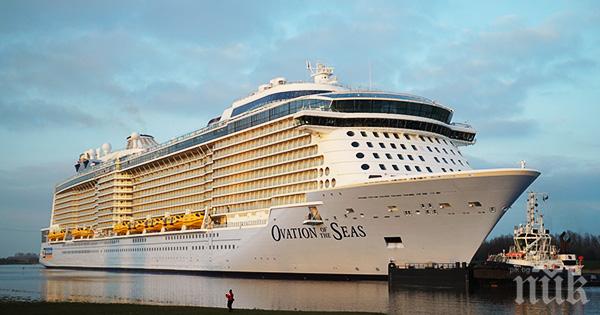 Царя на моретата акостира в Пирея