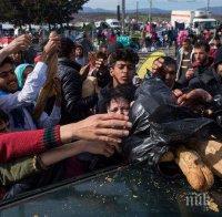 Бунтове в лагера Идомени! Гръцката полиция използва сълзотворен газ 