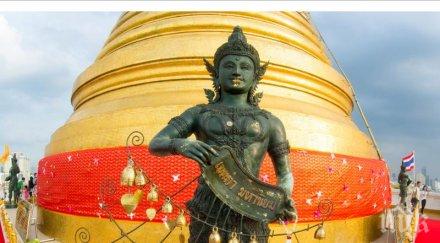 екзотични тайландски танцьори правят спектакъл народния театър