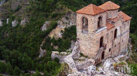 годишно дете бере душа падна пропаст асеновата крепост