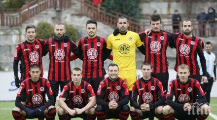 защитник локомотив счупи ръка снимка