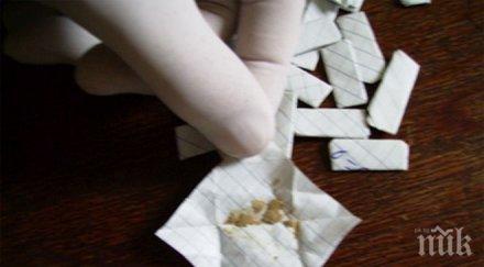 синът общински съветник наблъска дрога дънките