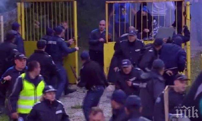 Ултрасите на Левски, нападнали полицаи, остават в ареста