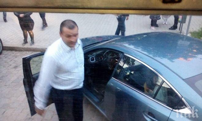 САМО В ПИК: Луд екшън в София! Баровец с лъскава кола нападна ватман (СНИМКИ)
САМО В ПИК: Луд екшън в София! Баровец с лъскава кола нападна ватман (СНИМКИ)