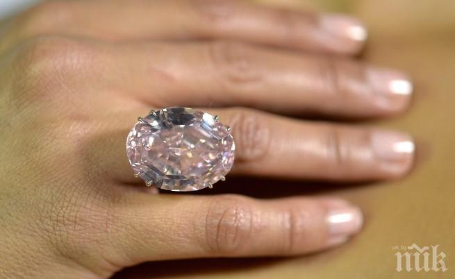 Рекордни 31,5 милиона долара за розов диамант на търг
