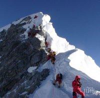 Трагедия под Еверест: Втори алпинист почина при слизането си от връха