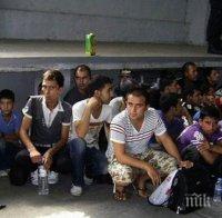 Заловиха 15 нелегални мигранти в 2 таксита край софийското село Лозен 
