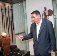 Бивш депутат с уникална колекция от боздугани, има повече от Британския музей!