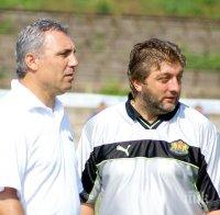 Стоичков слага фланелки с №3 и №14 на пейката довечера в чест на Кройф и Туньо