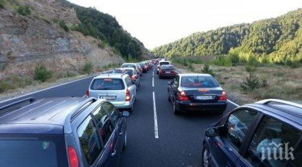 извънредно пик 280 000 тръгват път очакват тапи пътищата